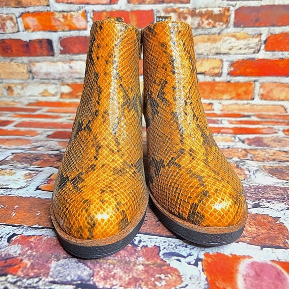 Aerosole Brandi Pull On Anjle Boot Snake Skin wedge Size 6.5 - Picture 3 of 8